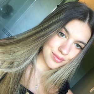 Meet your Posher, Alexia